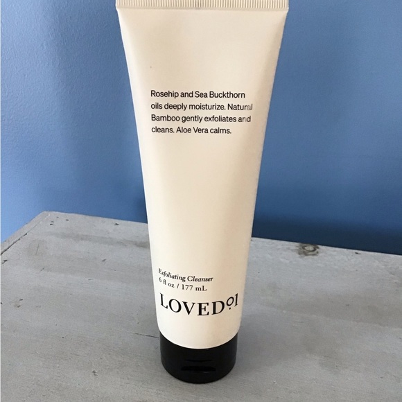 Loved01 by John Legend Exfoliating with Cleanser Rosehop, Aloe Vera and Bamboo - Picture 1 of 3